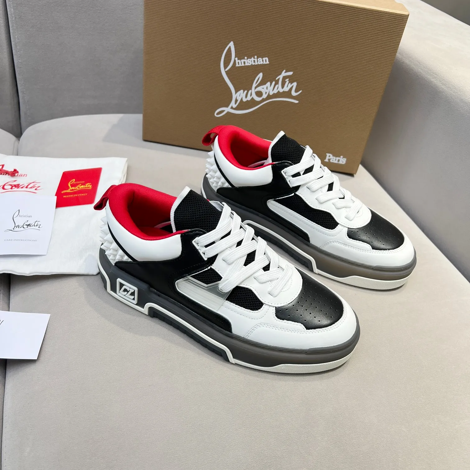 Men's shoes 💰700 🌹🌹🌹̋ Wang Junkai Yang Mi Xu Kai Zhang Jingyi Ding Chengxin Chen Muchi Wang Ziyi Same style Christian Louboutin 2024 [New product] ASTROLOUBI unisex thick-soled sports shoes red-soled shoes perfectly integrate fashion and sports, The fabrics are made of luxurious calfskin, soft suede, smooth satin and laminated leather, and the back is decorated with classic rivets. The interior is blended with a knitted tongue for added durability, breathability and quick-drying comfort. The outsole is made of a combination of EVA foam and imported rubber, and the colorful CL iconic letters on the side of the outsole show the brand's unique style. It is a ceiling-level comfortable skate shoe! ! ! Available in multiple colors, women’s sizes 35–40, men’s sizes 39–45
